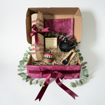 Gift Hamper: La Chamba Guacamole Bowl, Handwoven Iraca Palm Placemats and Christmas Bauble Ethically and Sustainably Sourced